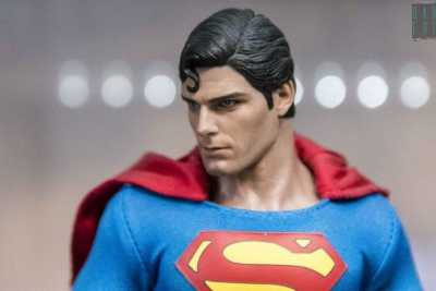 Action figure, le statuette dei supereroi: �Io ne ho 500 e valgono migliaia di euro�